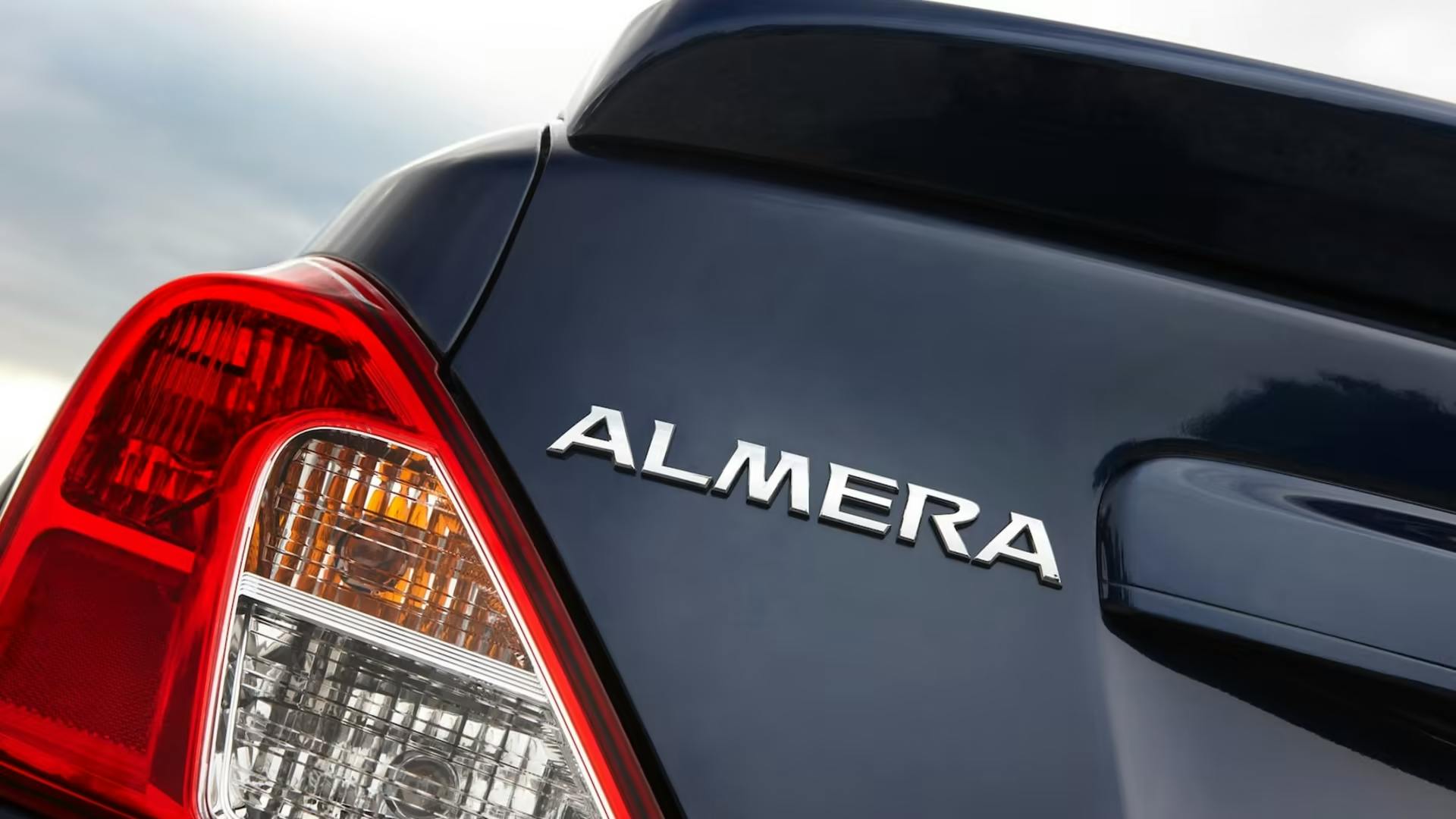 Logo xe Nissan Almera 2021.avif